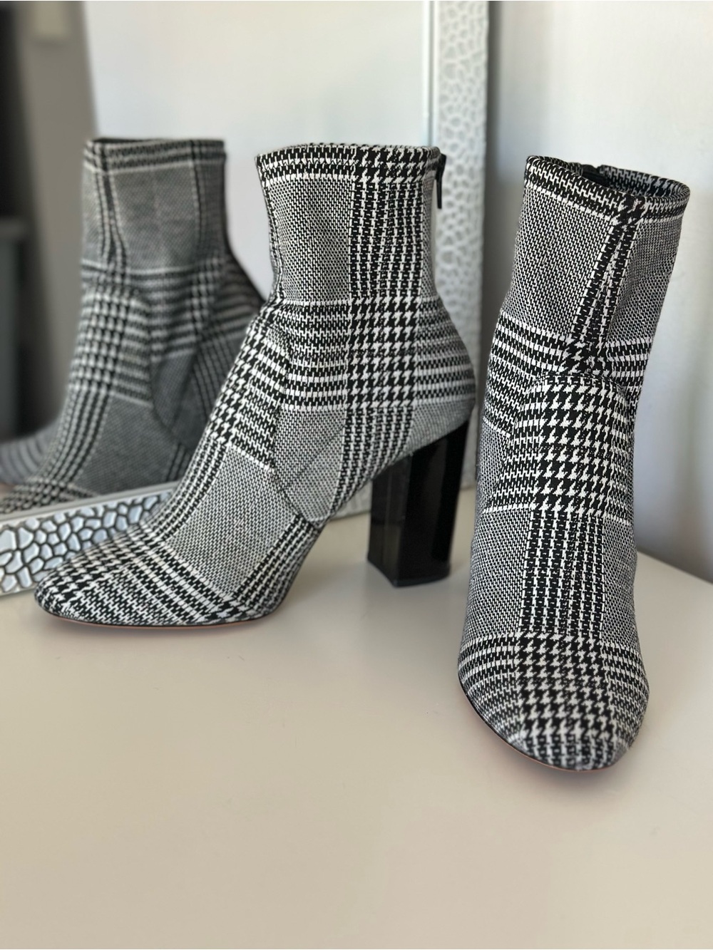 Aldo Black & White Plaid Block Heel Ankle Boots Sz 8M